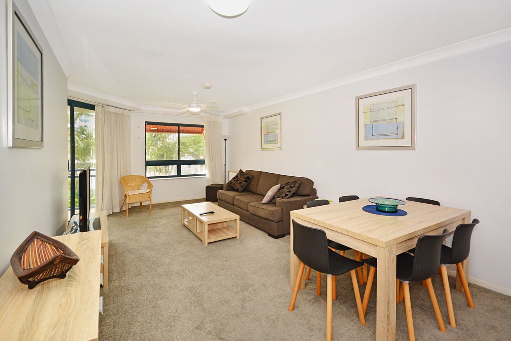 211/99 Griffith Street COOLANGATTA 3