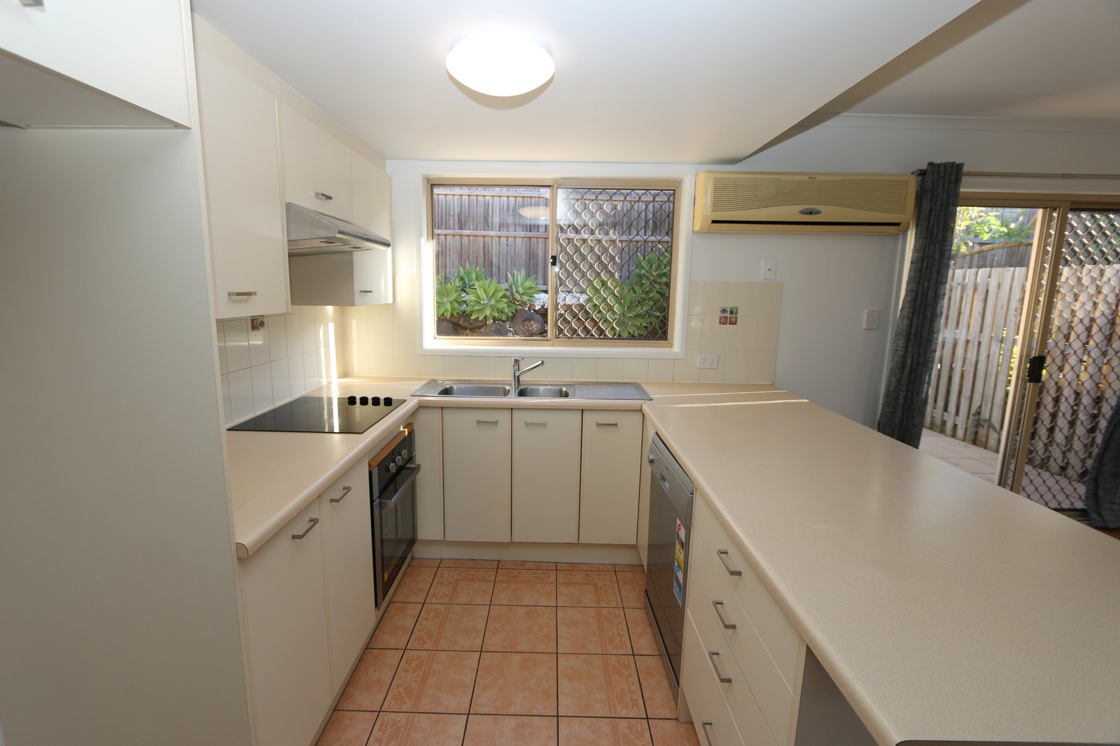 21/1a Alison Road CARRARA 4