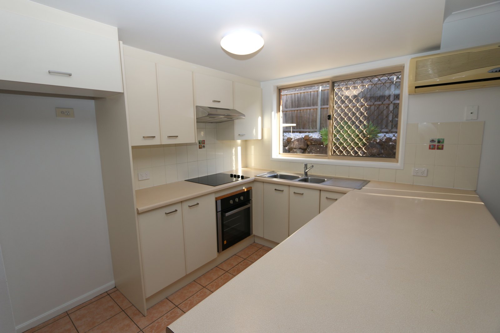 21/1a Alison Road CARRARA 5