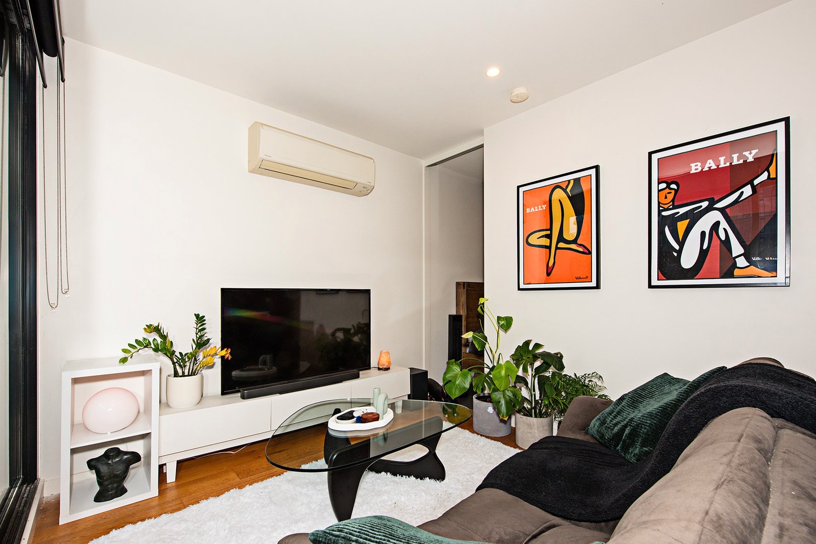 Gallery: 211/K6 High Street
