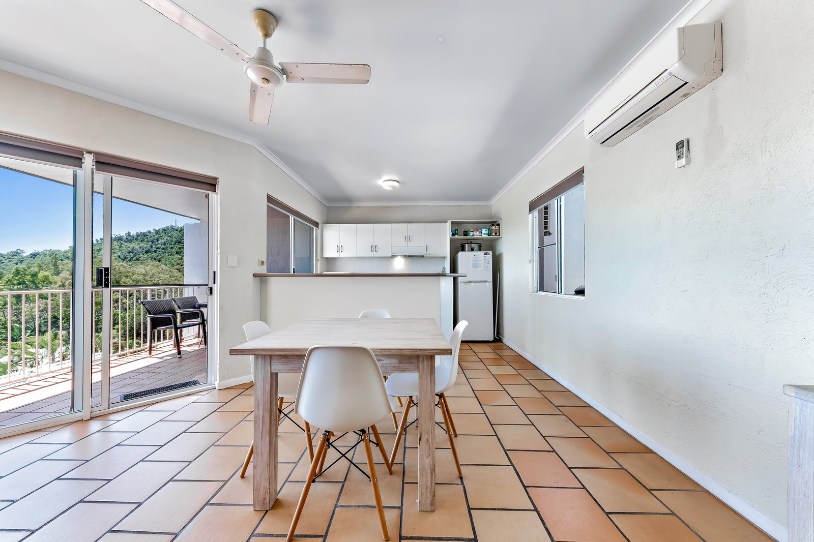 2/12-18 Eshelby Drive CANNONVALE 4