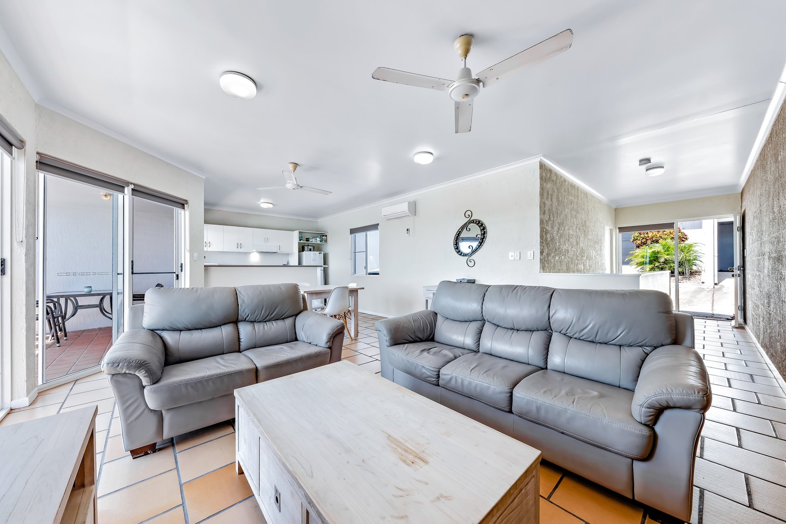 2/12-18 Eshelby Drive CANNONVALE 5