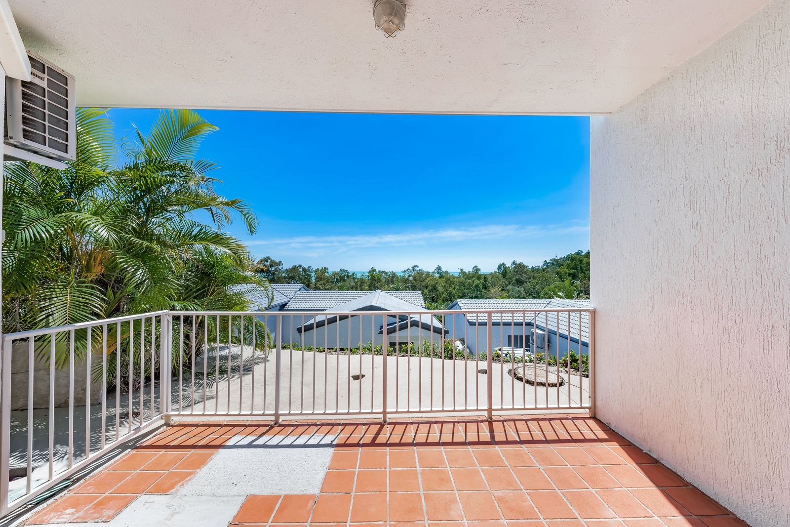 2/12-18 Eshelby Drive CANNONVALE 6