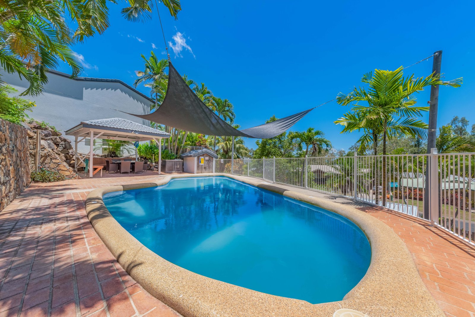 2/12-18 Eshelby Drive CANNONVALE 8