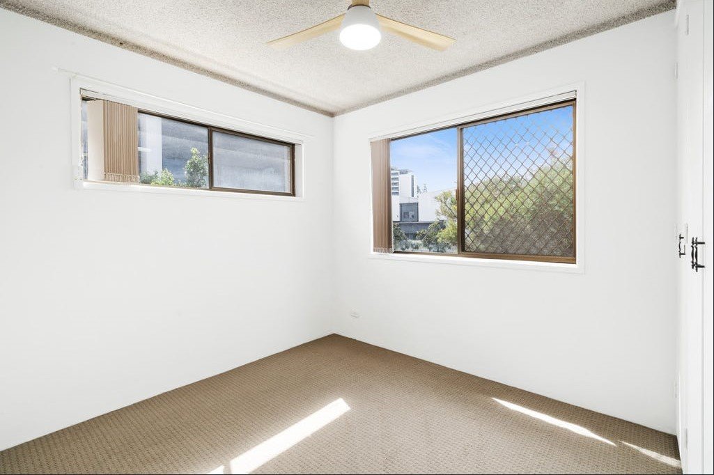 2/12 Allara Avenue PALM BEACH 4