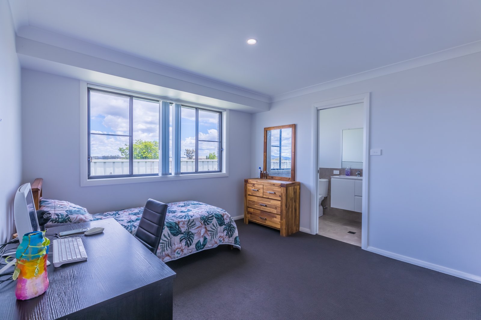 2/12 Bellas Way TAMWORTH 5