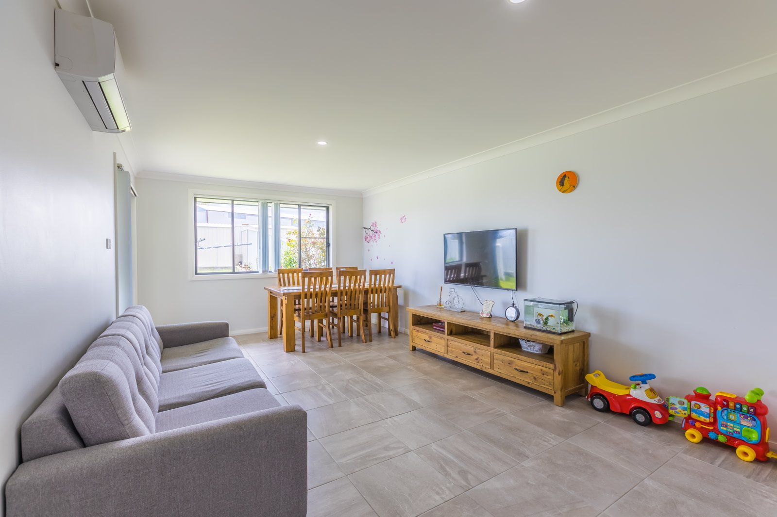 2/12 Bellas Way TAMWORTH 14