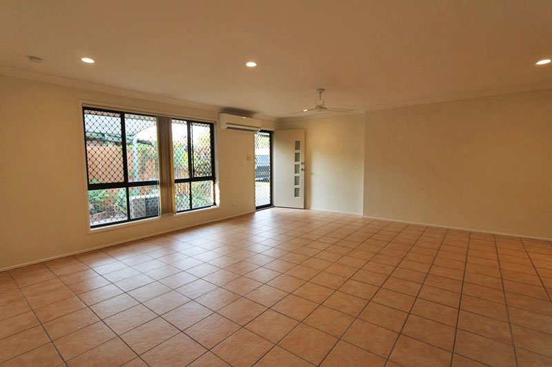 2/12 Burwood Court LABRADOR 1