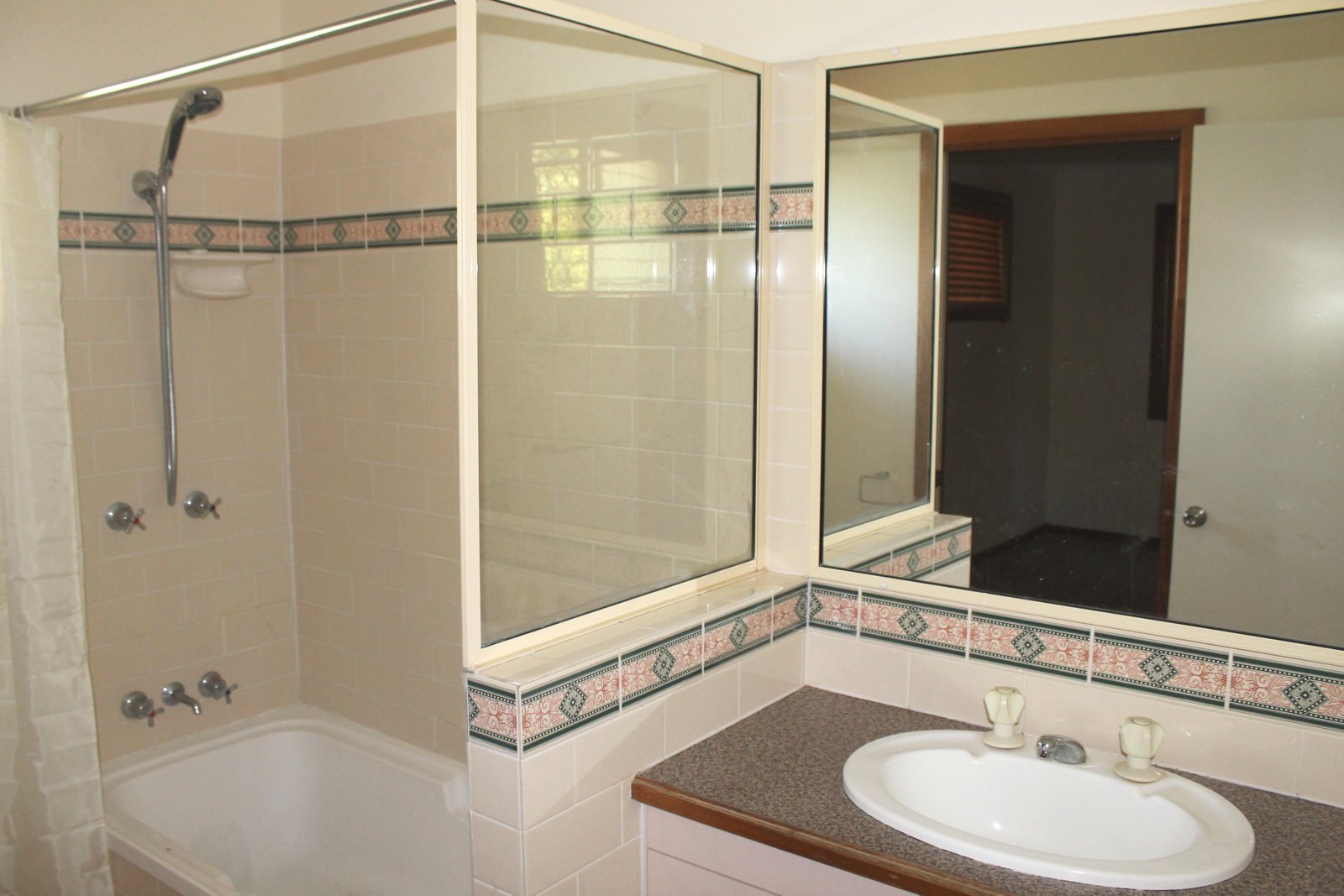 2/12 Chapple Court BOYNE ISLAND 7