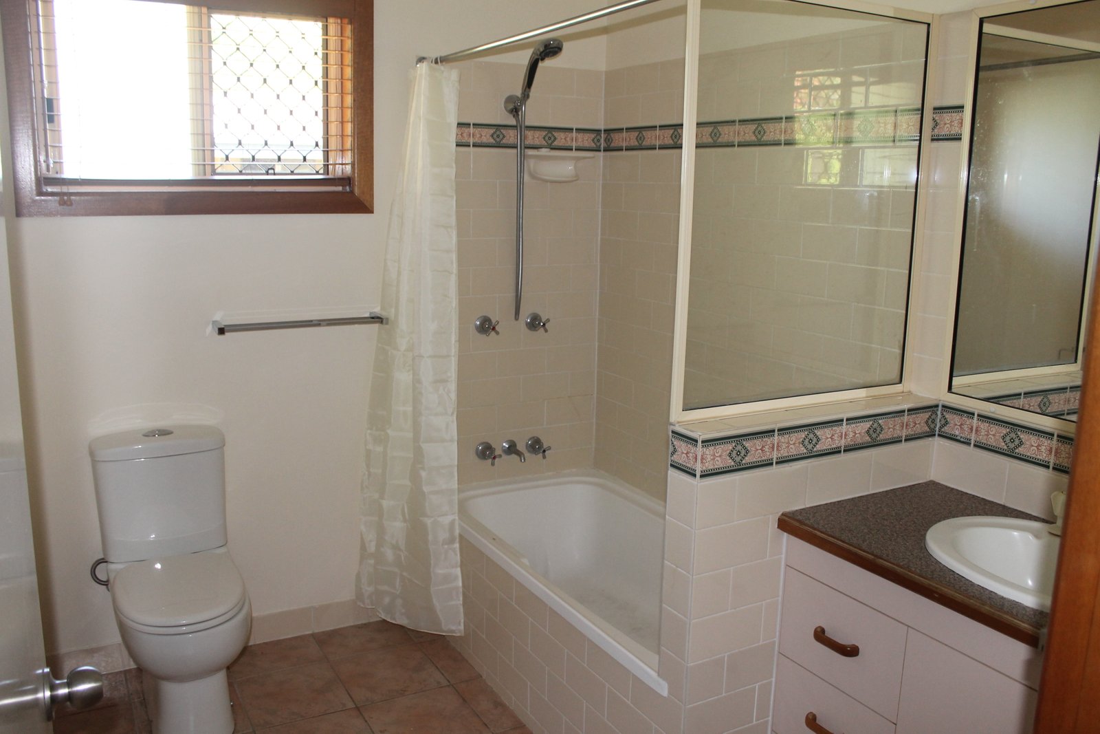 2/12 Chapple Court BOYNE ISLAND 9