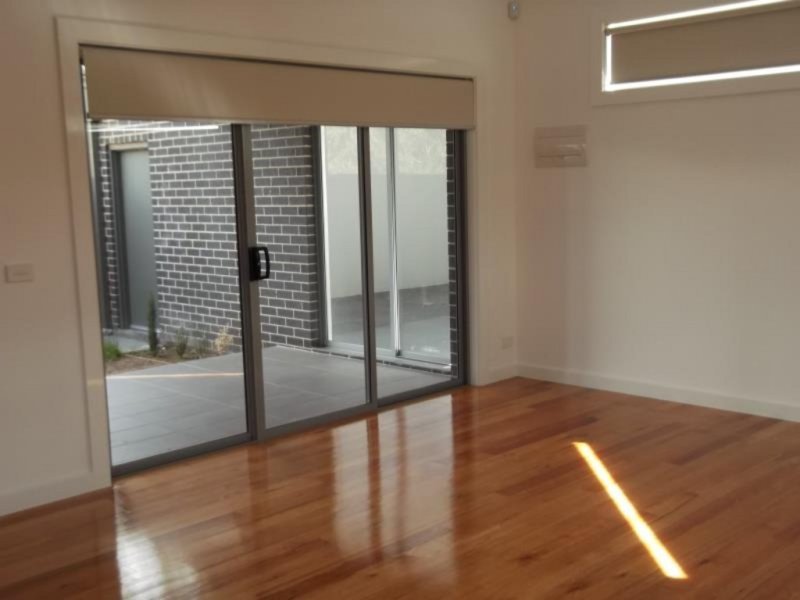 Gallery: 2/12 Charlotte Street