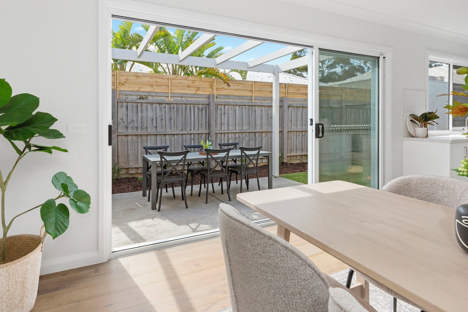 2/12 Coonara Avenue, Mount Eliza, 3930