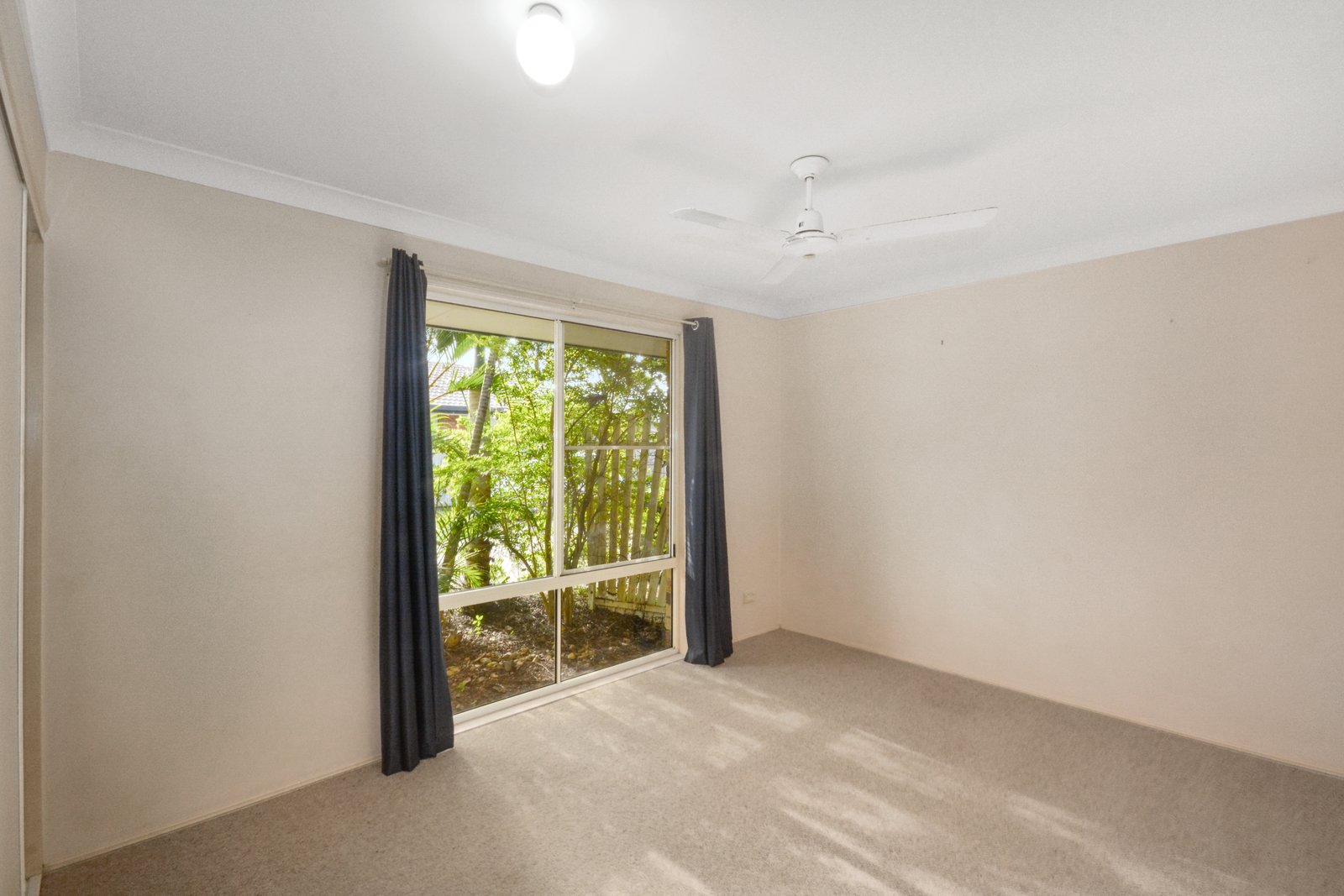 2/12 Edinburgh Court POTTSVILLE 5