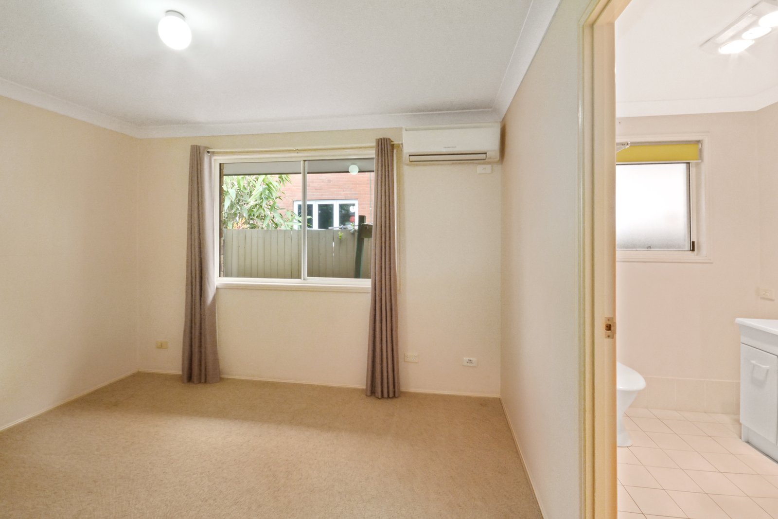 2/12 Edinburgh Court POTTSVILLE 6