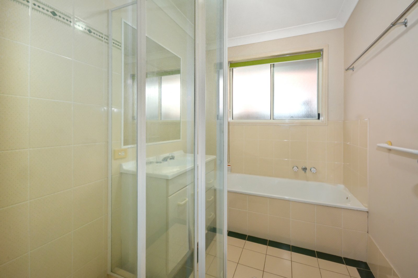 2/12 Edinburgh Court POTTSVILLE 7