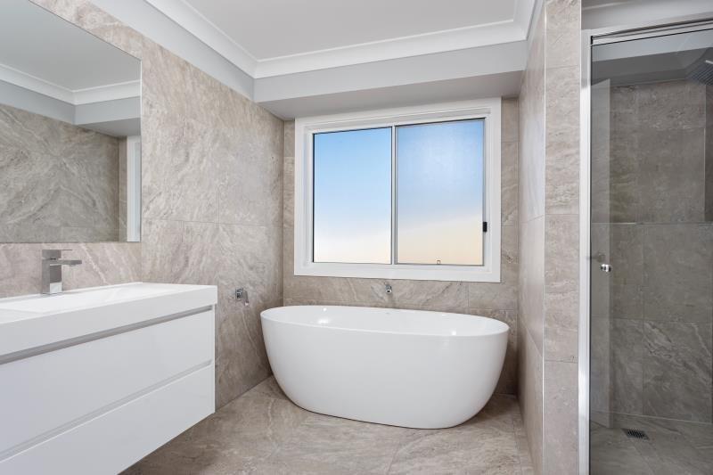 2/12 Gibson Street BOOROOMA 5