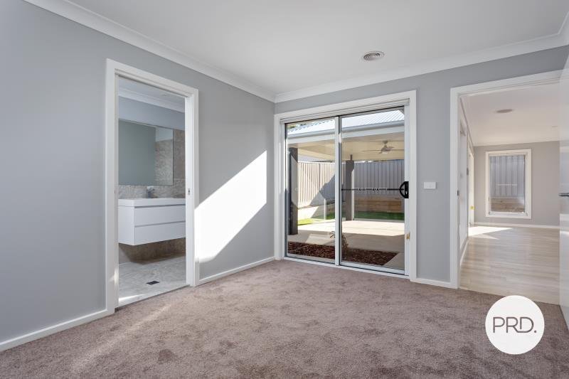 2/12 Gibson Street BOOROOMA 5