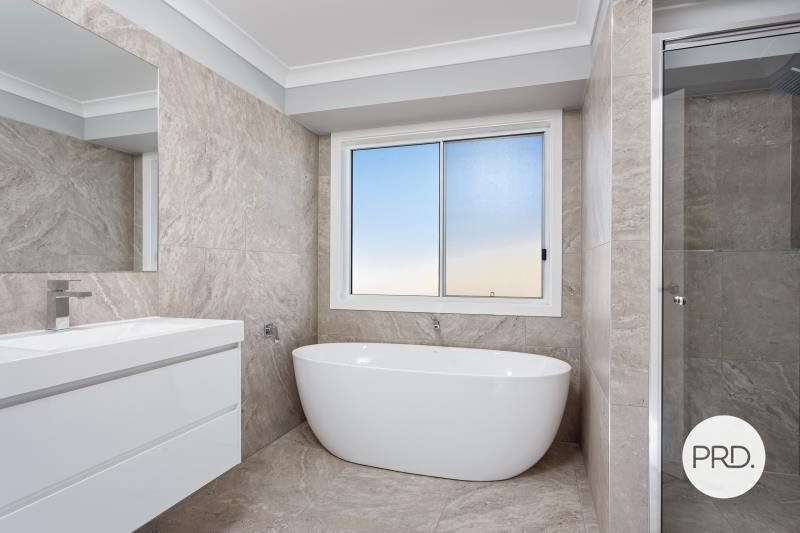 2/12 Gibson Street BOOROOMA 6