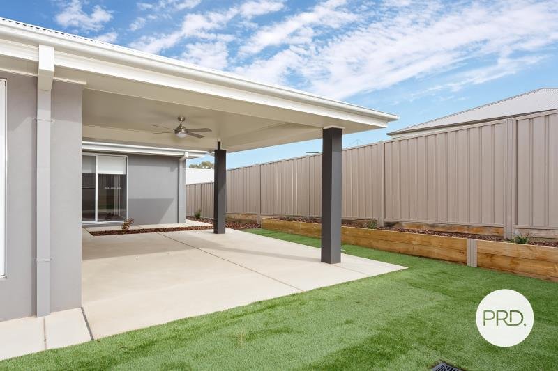 2/12 Gibson Street BOOROOMA 7