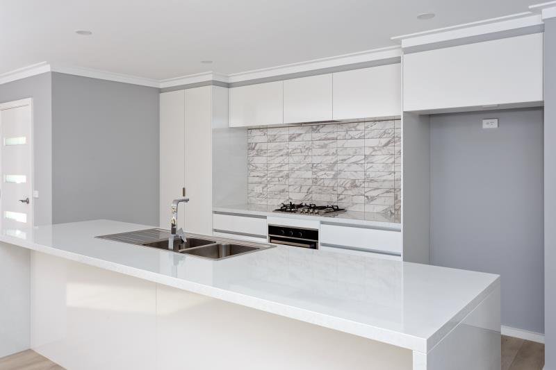 2/12 Gibson Street BOOROOMA 4