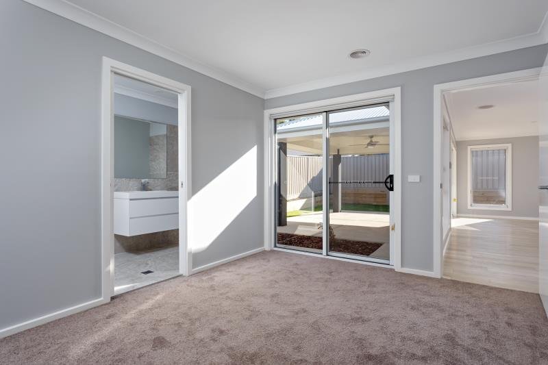 2/12 Gibson Street BOOROOMA 5