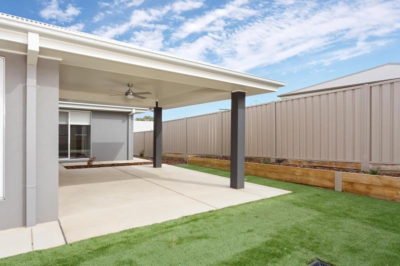 2/12 Gibson Street BOOROOMA 7