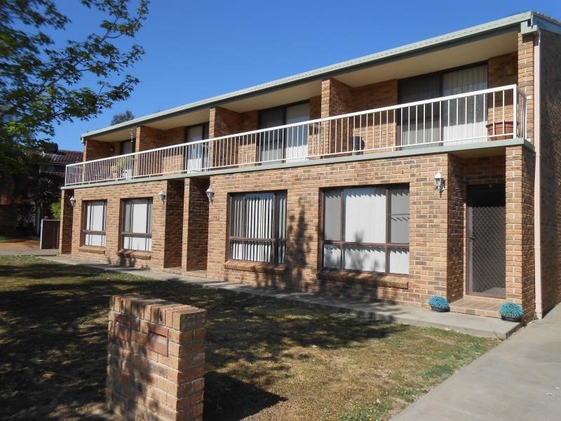 2/12 Illoura Street TAMWORTH 1