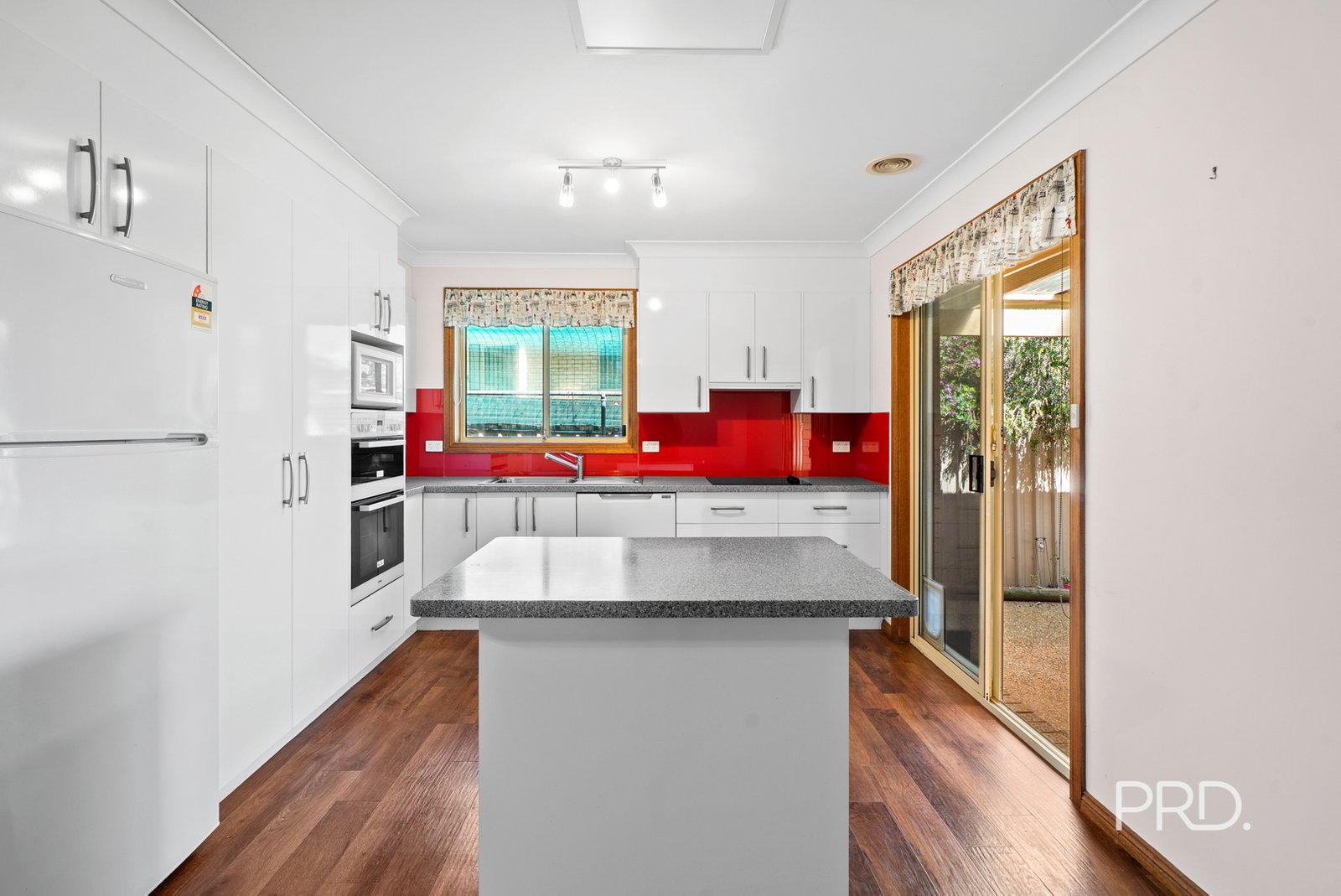 2/12 Kaloona Drive BOURKELANDS 5