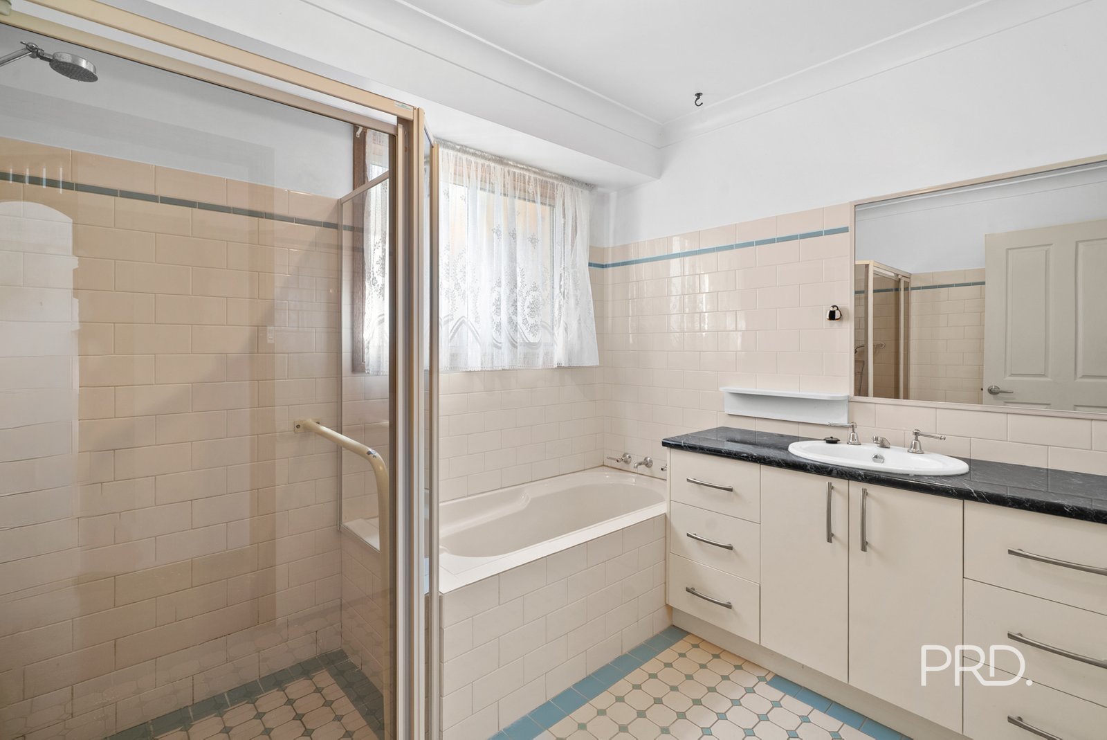 2/12 Kaloona Drive BOURKELANDS 9