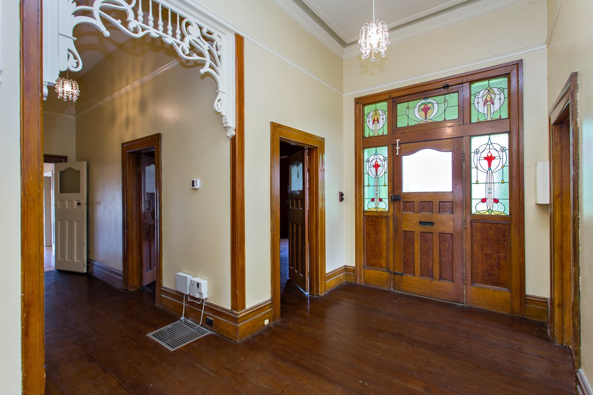 Gallery: 212 Lyons Street North