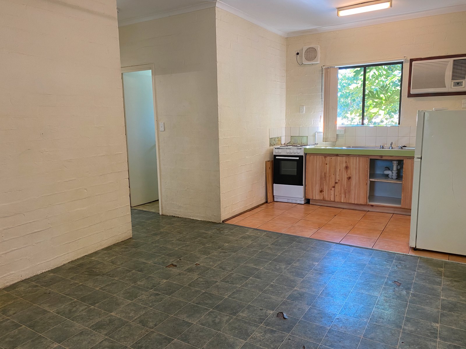 21/2 Milner Street BROOME 4