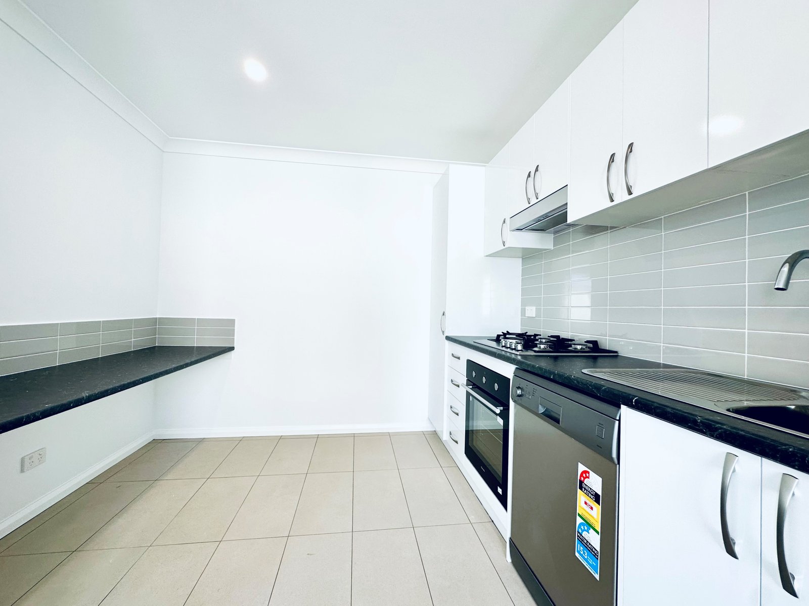 2/12 Mustang Close TAMWORTH 4