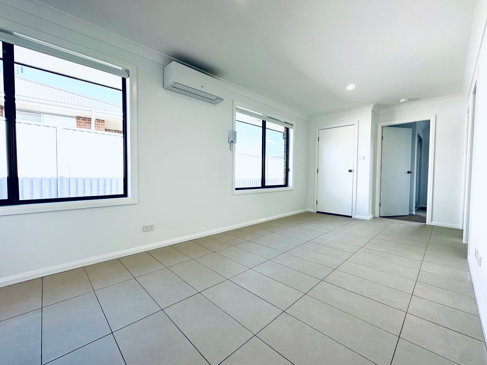 2/12 Mustang Close TAMWORTH 5