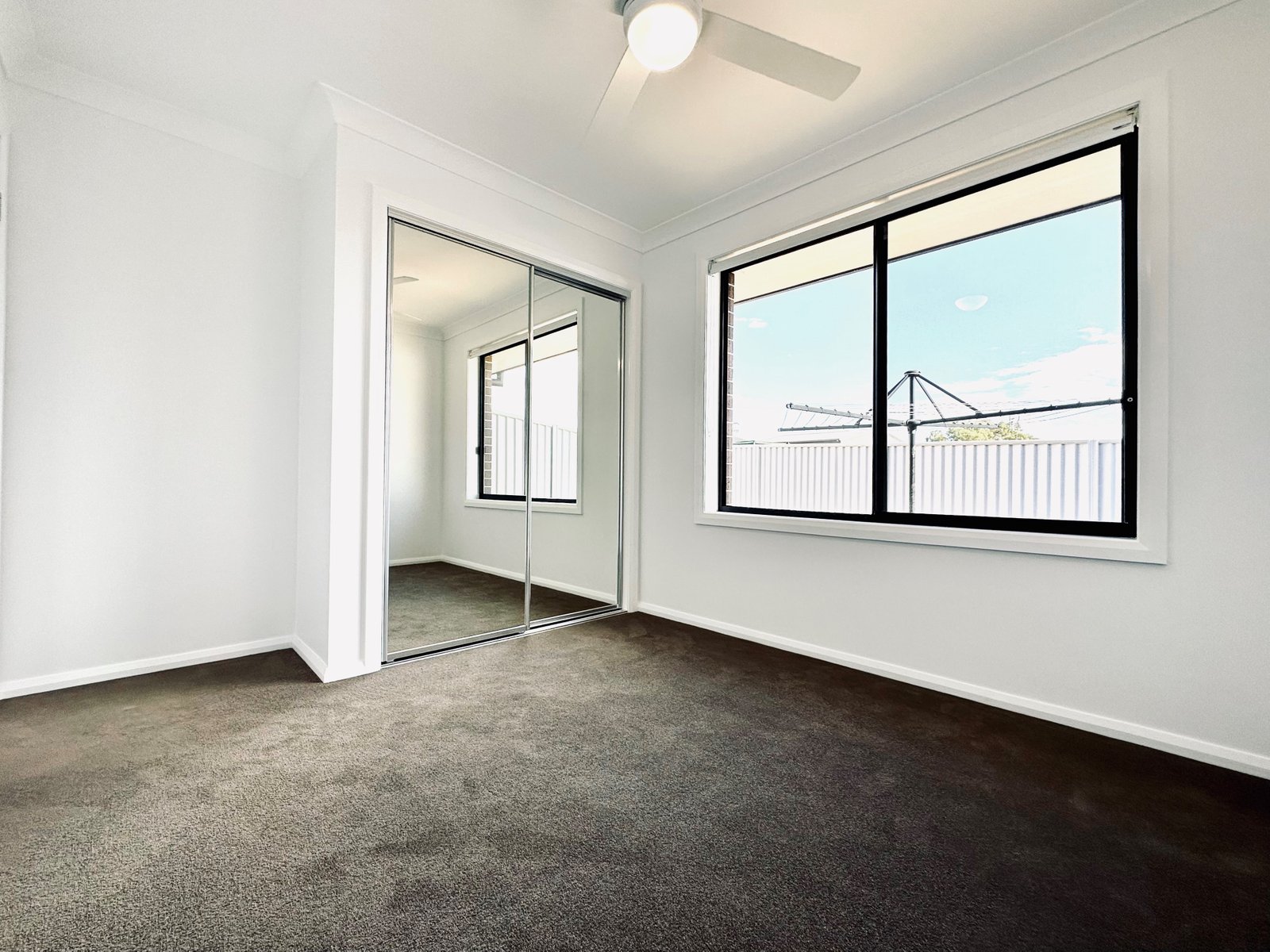 2/12 Mustang Close TAMWORTH 5