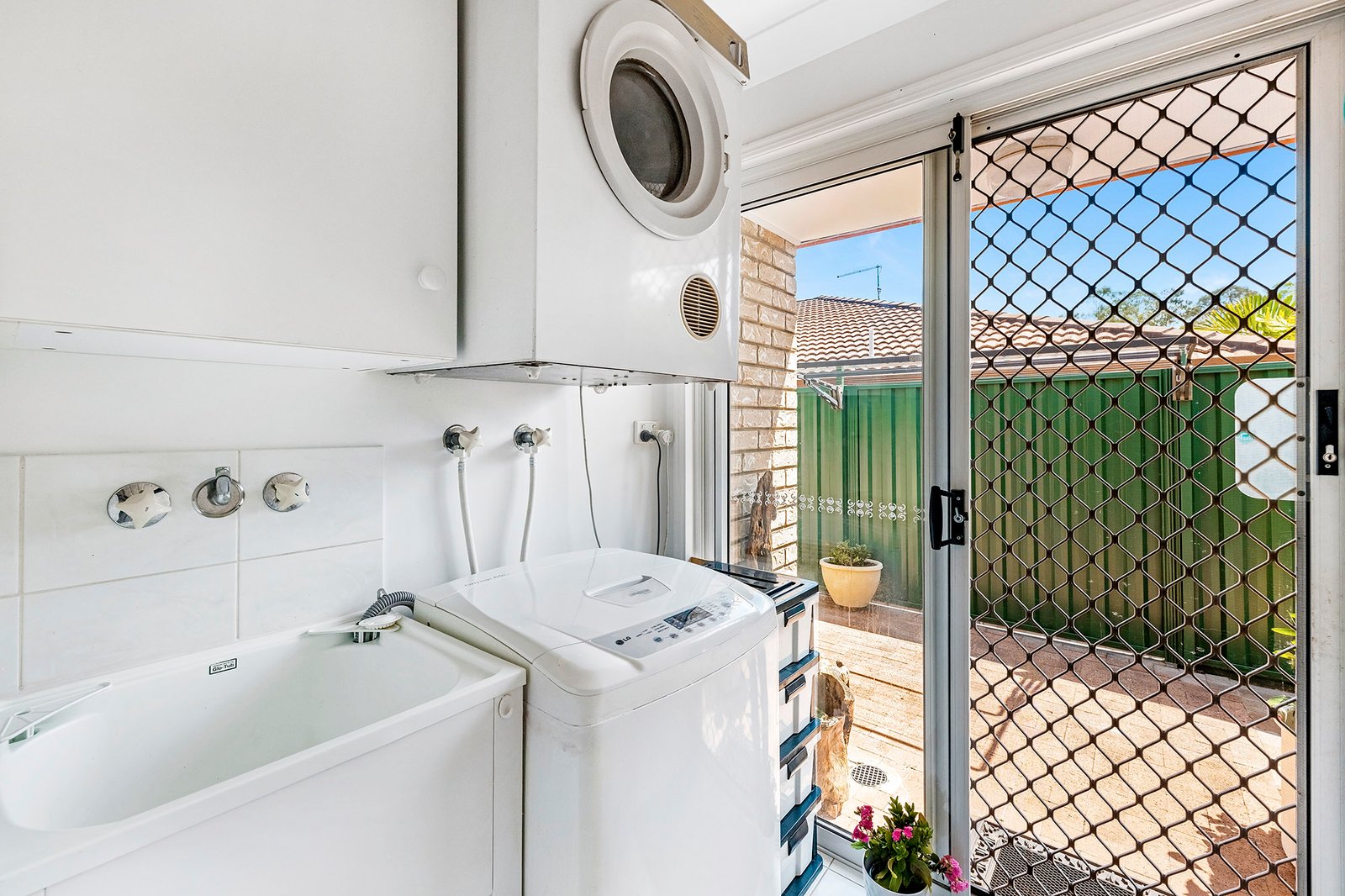 2/12 Navars Street REEDY CREEK 9