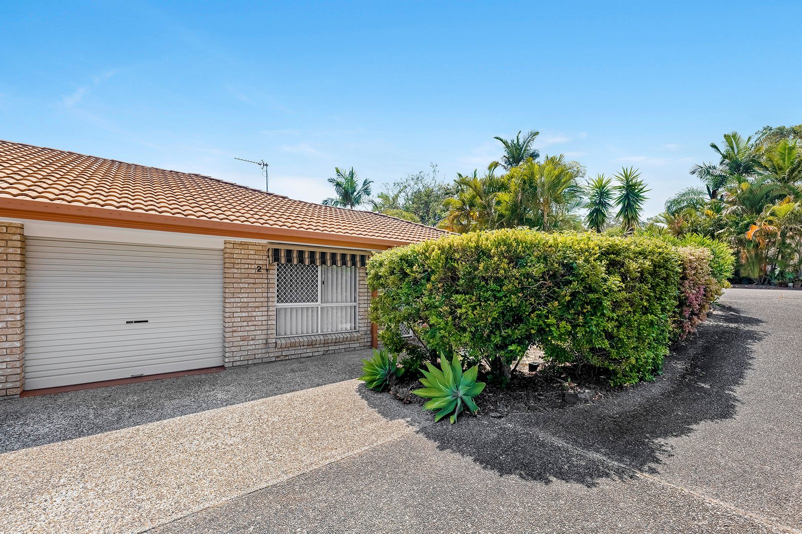 2/12 Navars Street REEDY CREEK 12