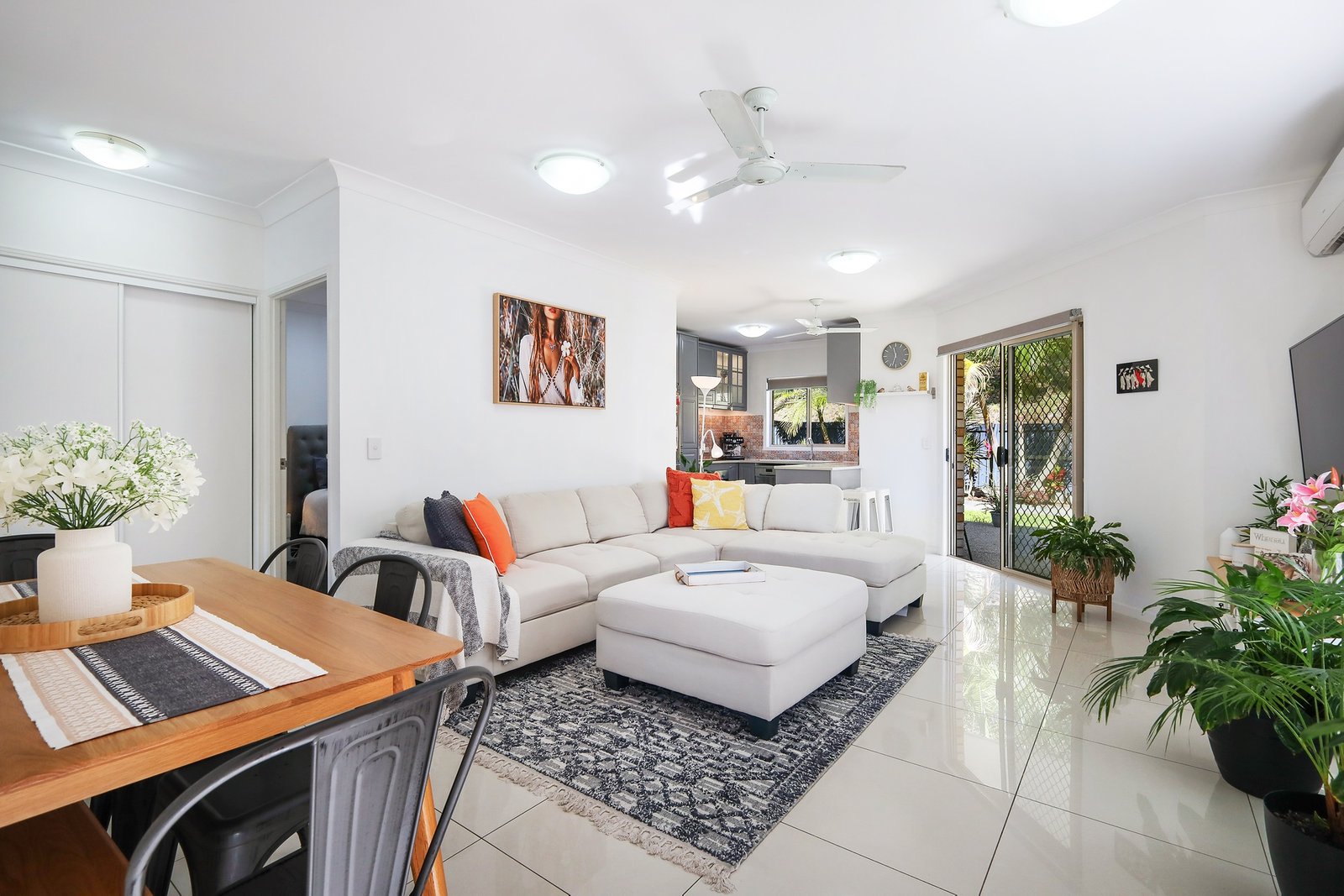 2/12 Pilar Court MOLENDINAR 3