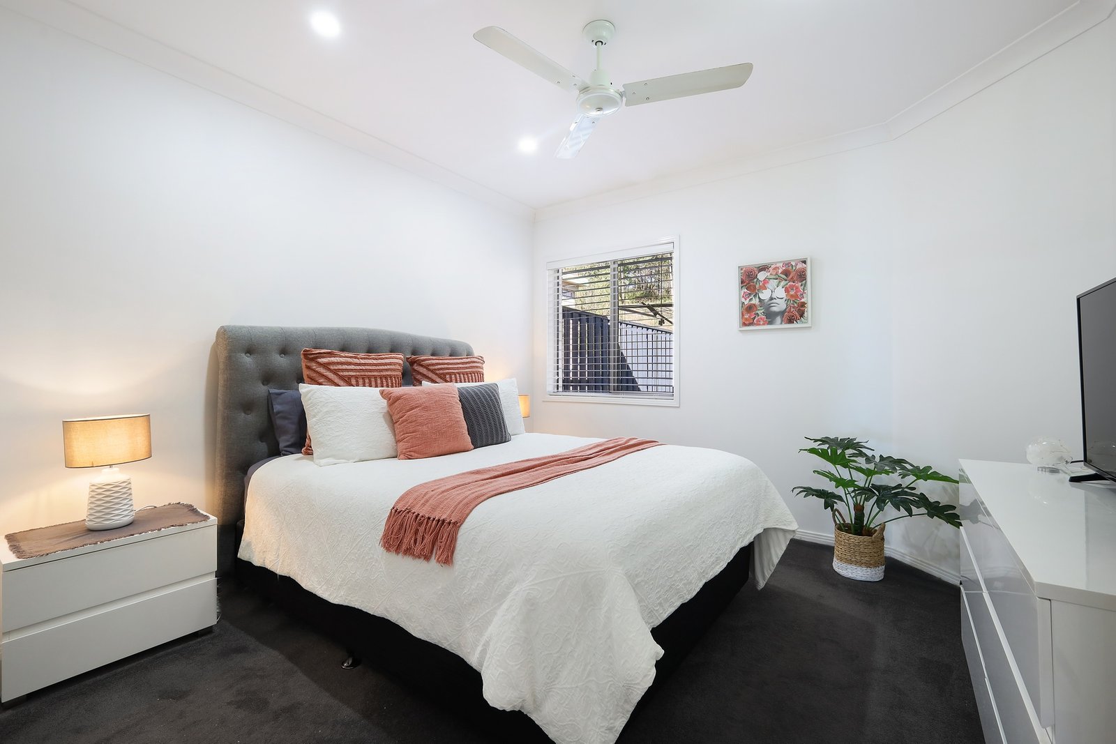 2/12 Pilar Court MOLENDINAR 7