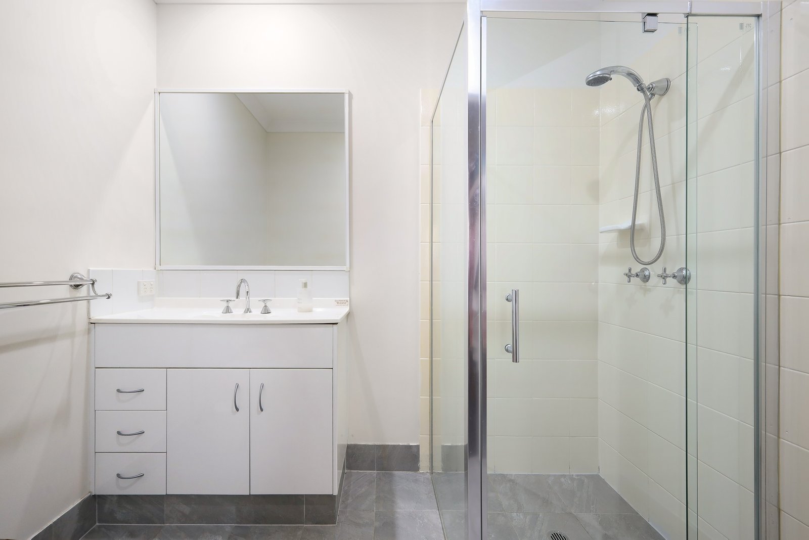 2/12 Pilar Court MOLENDINAR 8