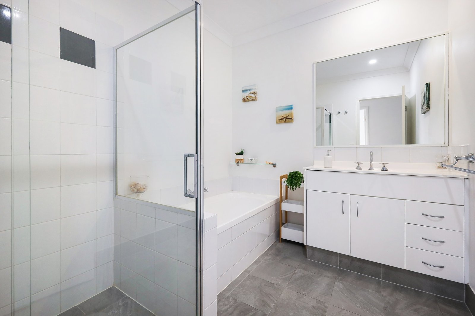 2/12 Pilar Court MOLENDINAR 11