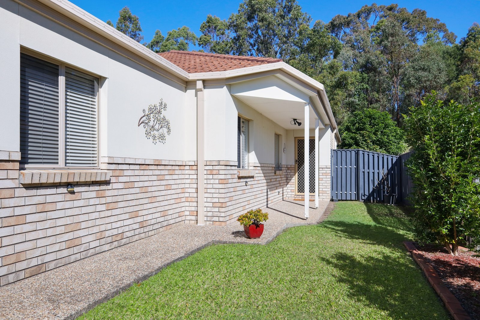 2/12 Pilar Court MOLENDINAR 14