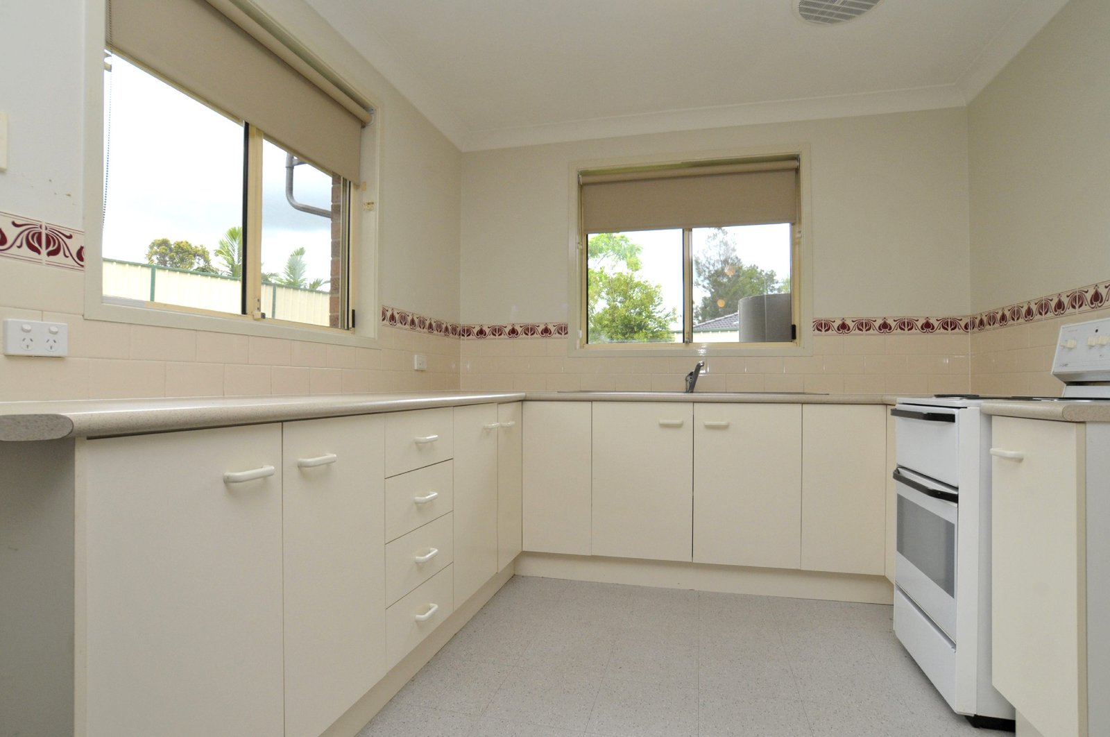 2/12 Proserpine Close ASHTONFIELD 2