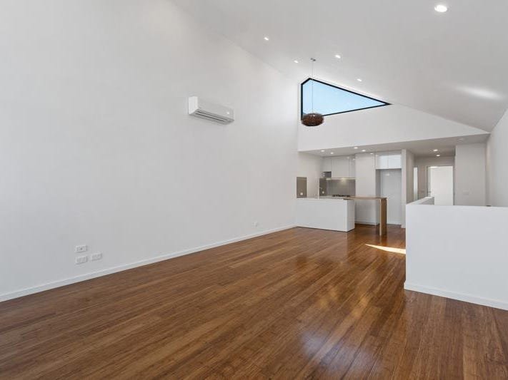 Gallery: 2/12 Russell Street