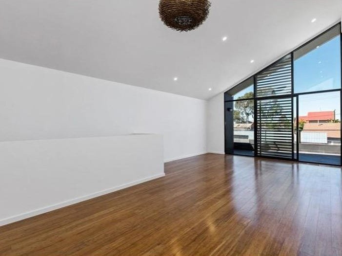 Gallery: 2/12 Russell Street