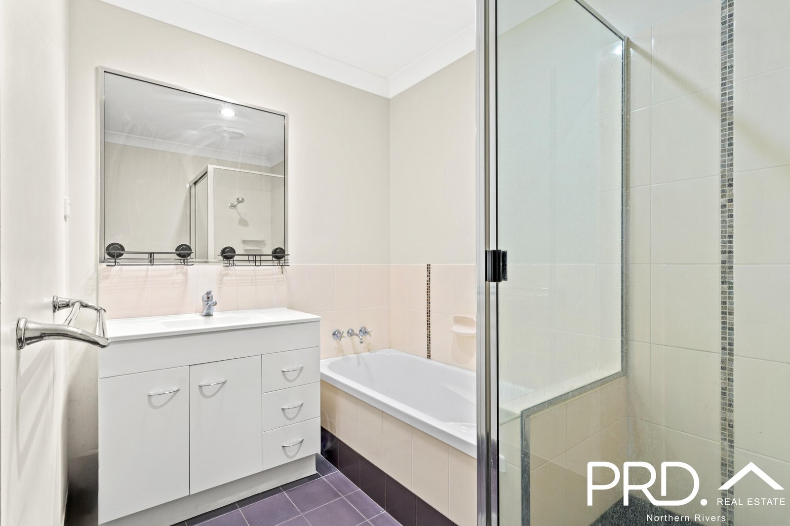 2/12 Shoesmith Close CASINO 12