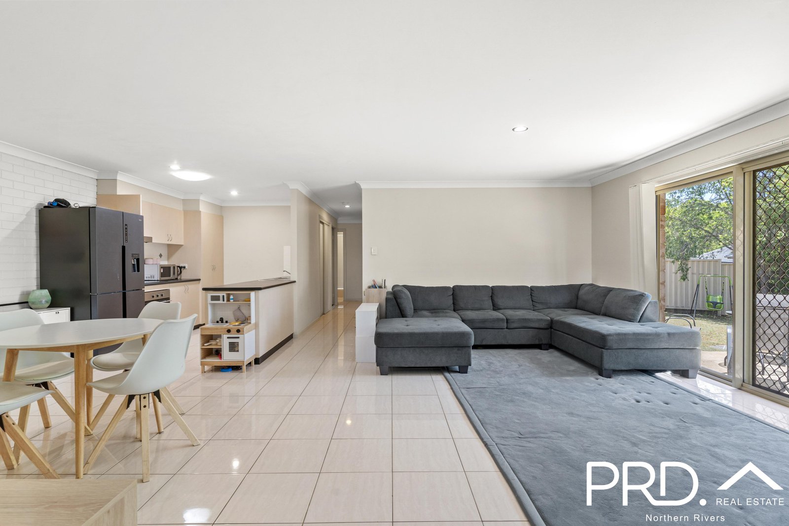 2/12 Shoesmith Close CASINO 14