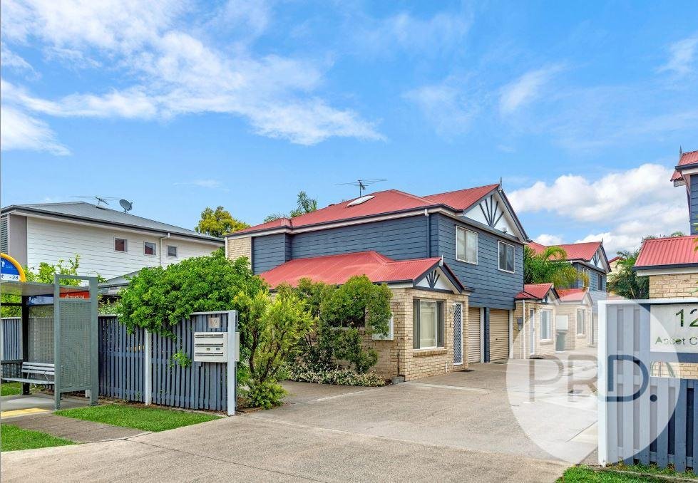 2/12 Silva Street ASCOT 1