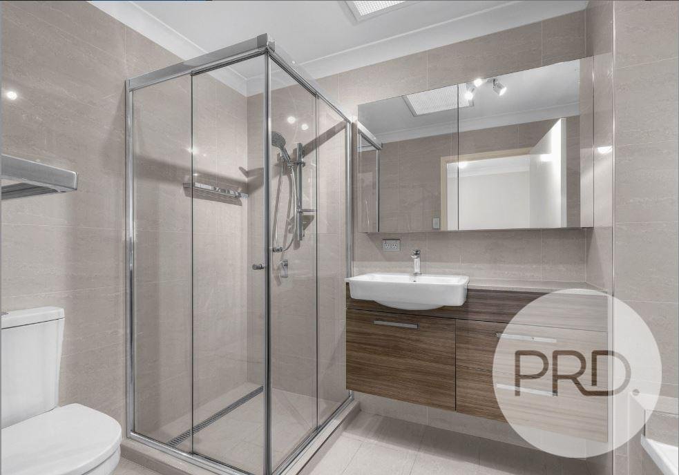 2/12 Silva Street ASCOT 8