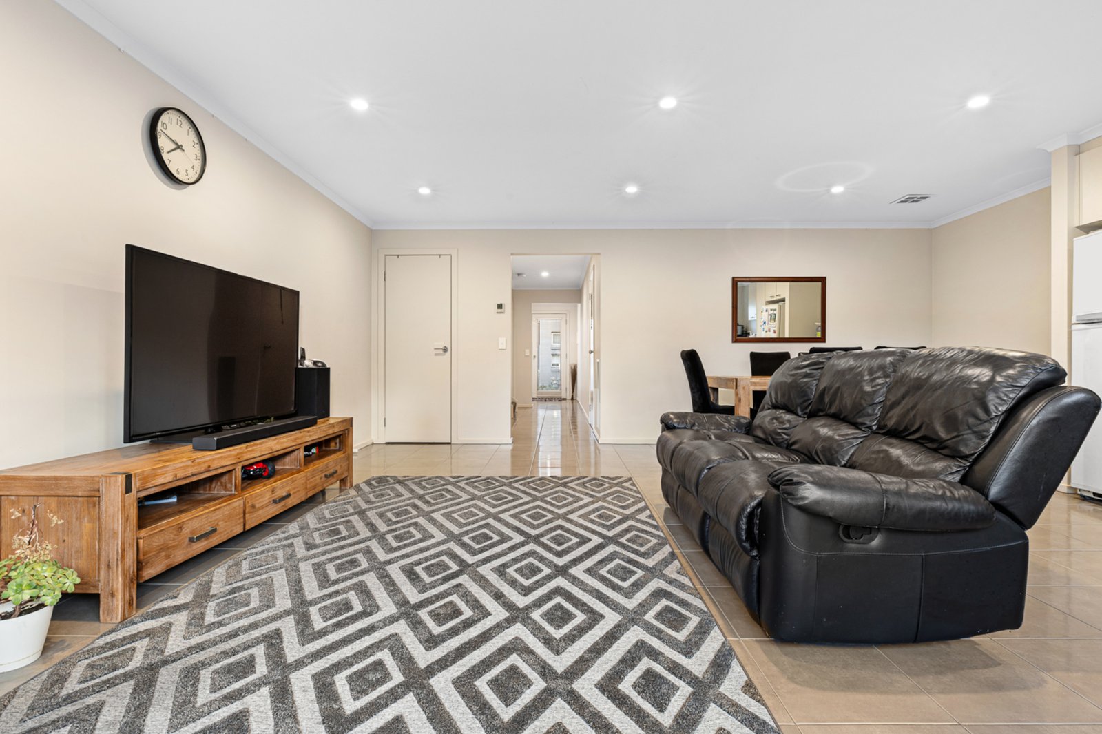 Gallery: 2/12 Stanbury Avenue
