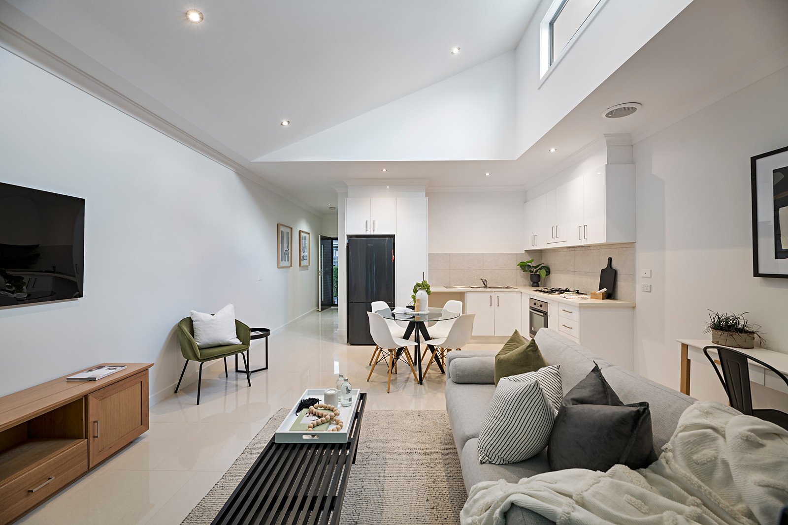 2/12 Tovey Street, Reservoir VIC 3073